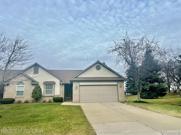 240 Winding Brk #104, Walled Lake, MI 48390