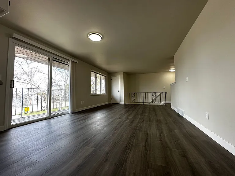 2746 Nicolet Dr — Photo 1