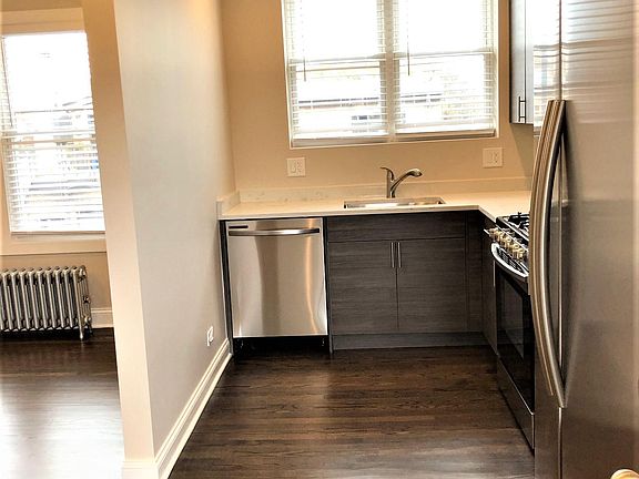4th image of 1434 W Farragut Ave APT 2D