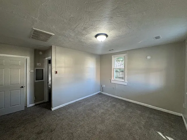 3 bed, $1,537 — Photo 4