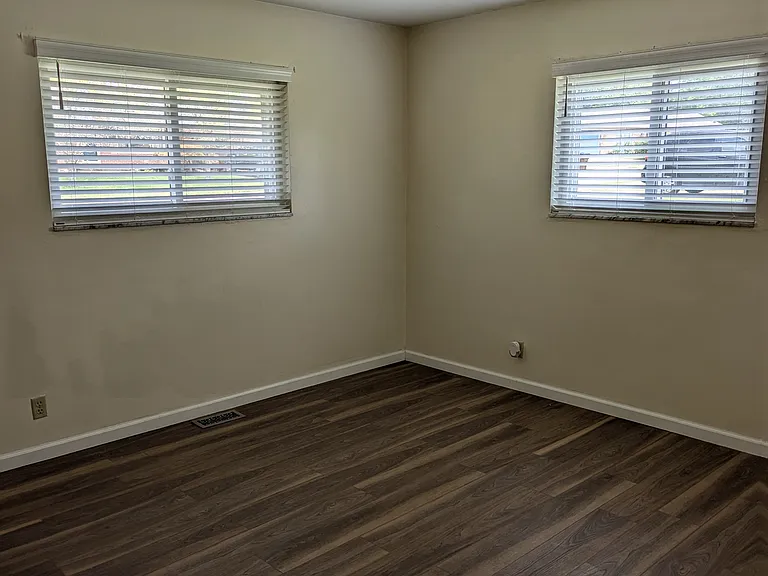 623 Crestview Dr — Photo 18