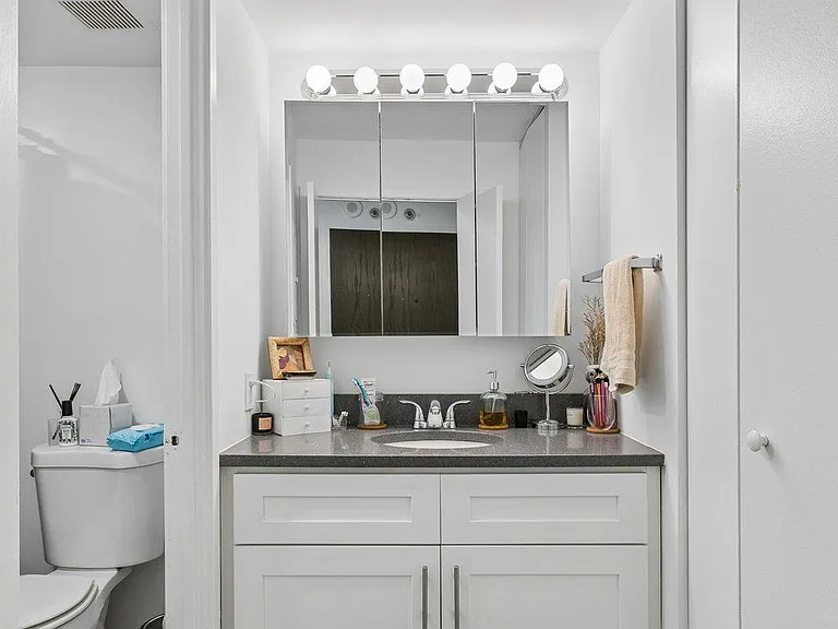 2020 Walnut St #12F — Photo 6