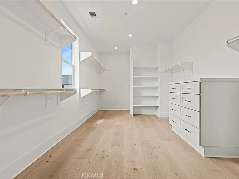 402 Shrike — Photo 31