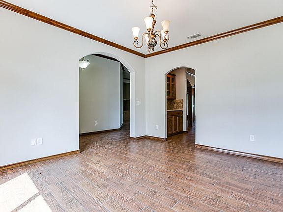 5th image of 4309 Brook Hollow Ln