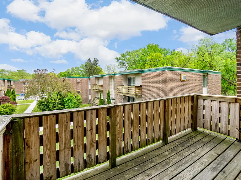 Clay Court Apartments — Photo 5