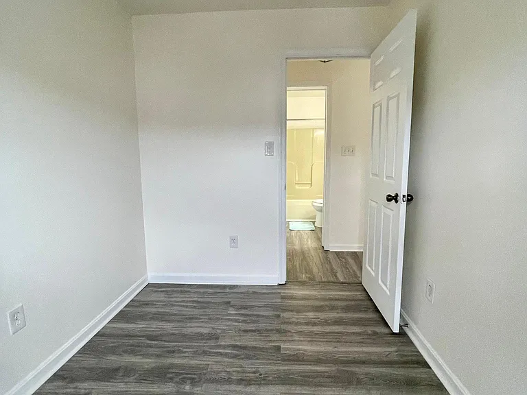 116 Commerce Dr — Photo 21