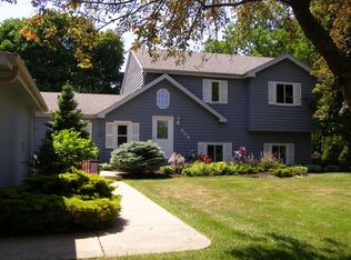 534 Emmertsen Rd S, Racine, WI 53406