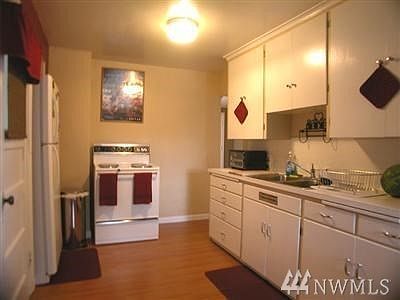 3rd image of 622 N Charlotte Ave