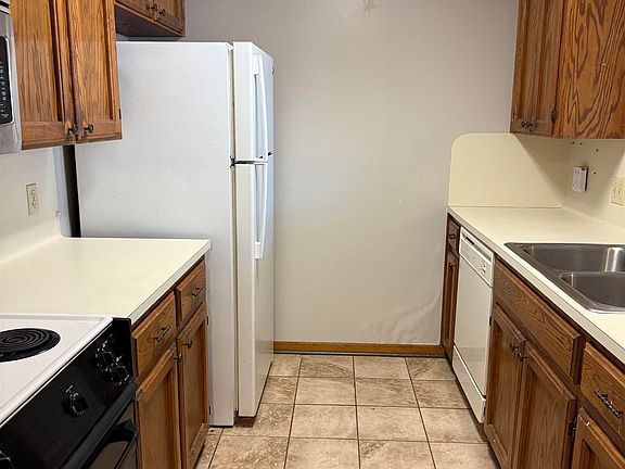 5th image of 37456 W Hillside Dr