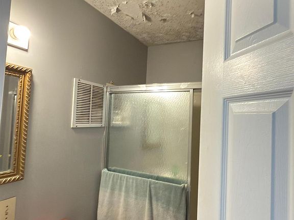 5th image of 524 Maple St