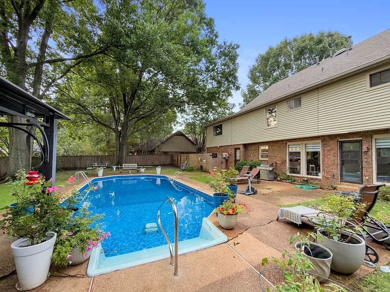 743 Grovewood Dr — Photo 4