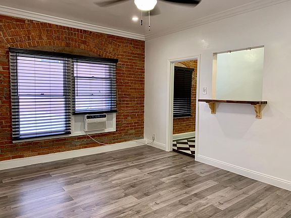 4th image of 4029 Oakwood Ave #304