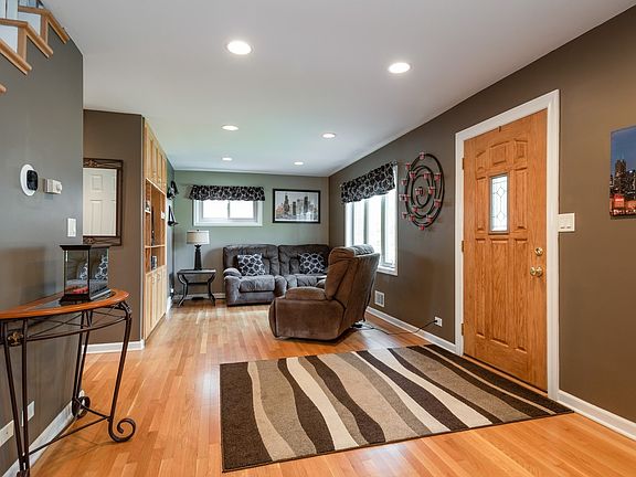 4th image of 8353 N Oketo Ave
