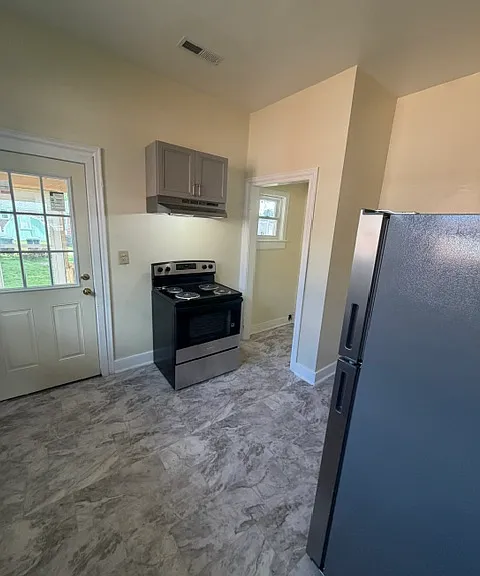 121 Richmond Ave — Photo 14