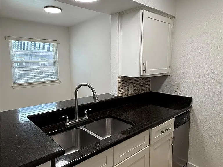 2401 Manor Rd #126 — Photo 3