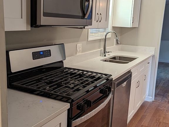 4th image of 302 2nd St