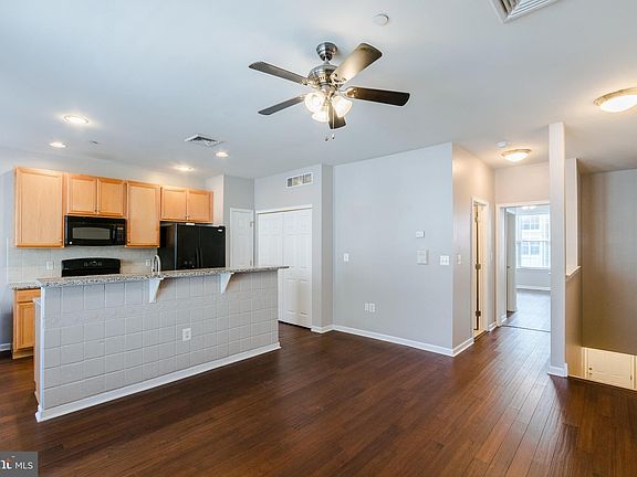 4th image of 8 Brewerytown Ct