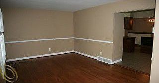 4th image of 1033 Elmsford Ave