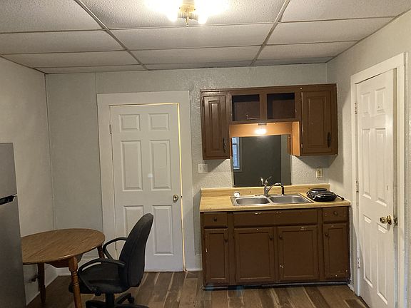 4th image of 622 N 19th St #6
