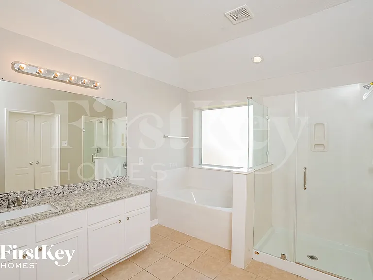 3310 Rainport Dr — Photo 9