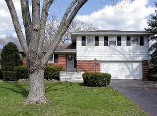 2775 Appletree Ln, Northbrook, IL