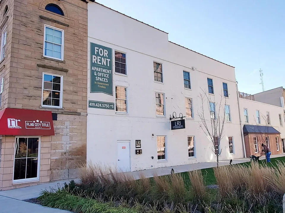 320 S Main St