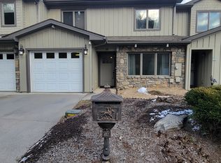 38 Live View Ln, Clyde, NC 28721