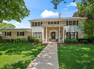 530 Pinecroft Dr, Roselle, IL 60172