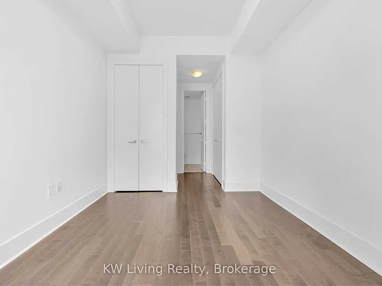 29 Queens Quay E #828 — Photo 17