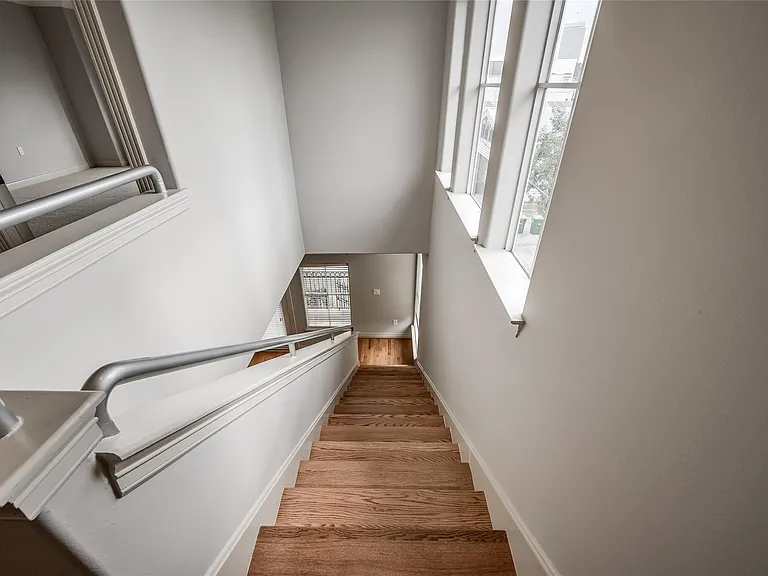 315 Sandman St — Photo 22