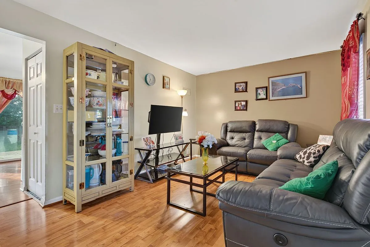 3 bed, 2.0 bath, 1680 sqft, $1,700 — Photo 1