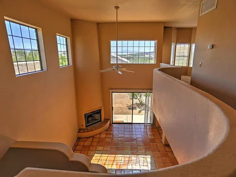 108 N Champagne Pl — Photo 9