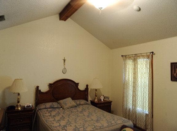 5th image of 1115 W Redbud Ave