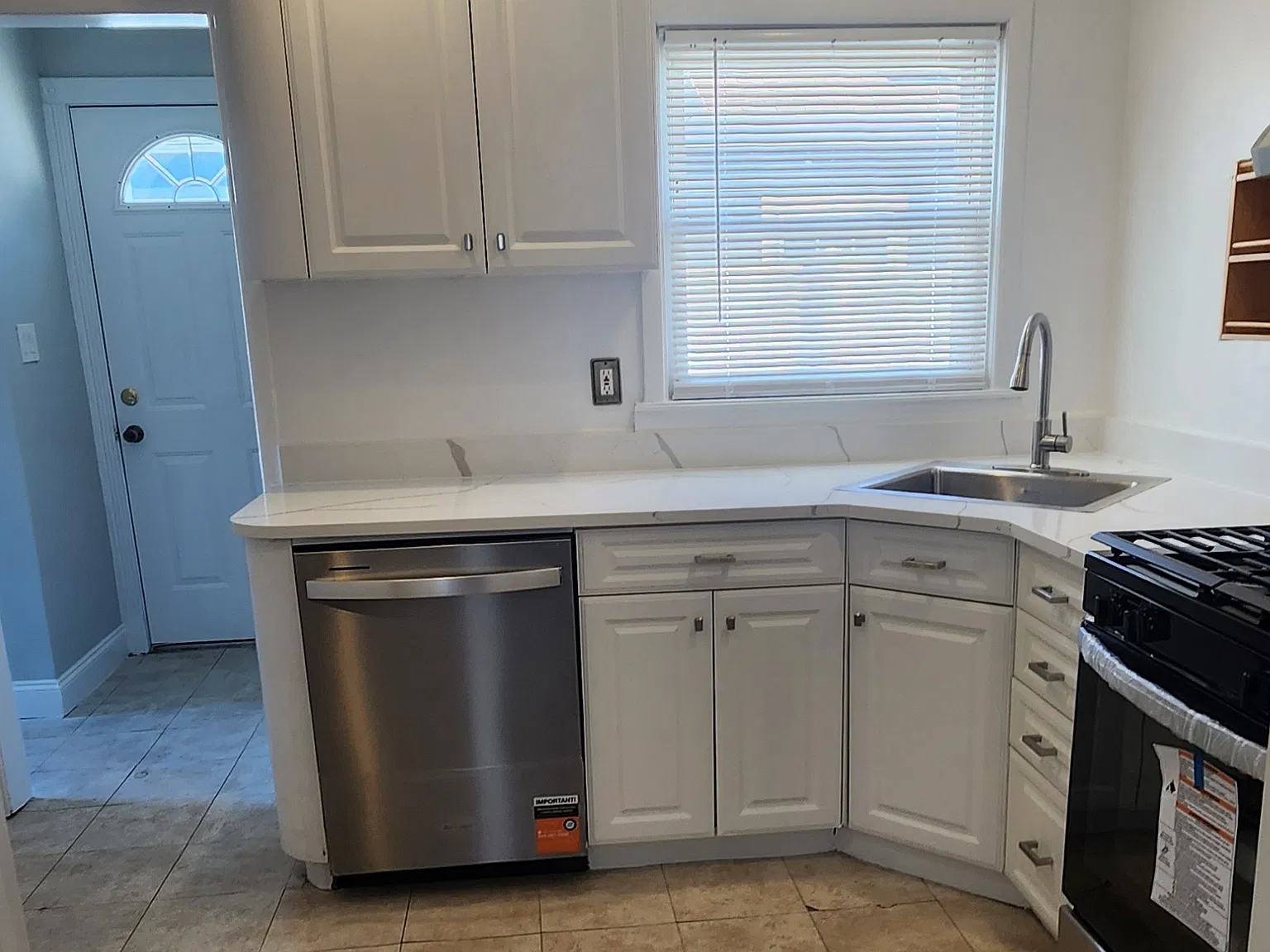 3 bed, 1138 sqft, $4,000 — Photo 2