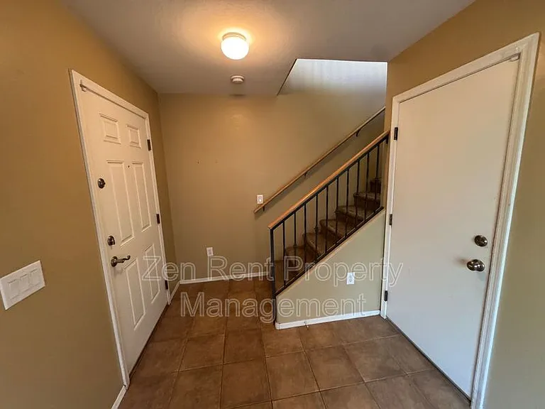 4062 E Windsor Dr — Photo 3