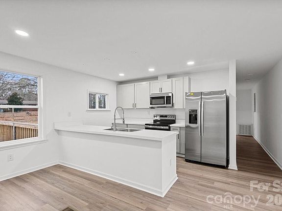 3rd image of 101 Roof Rd