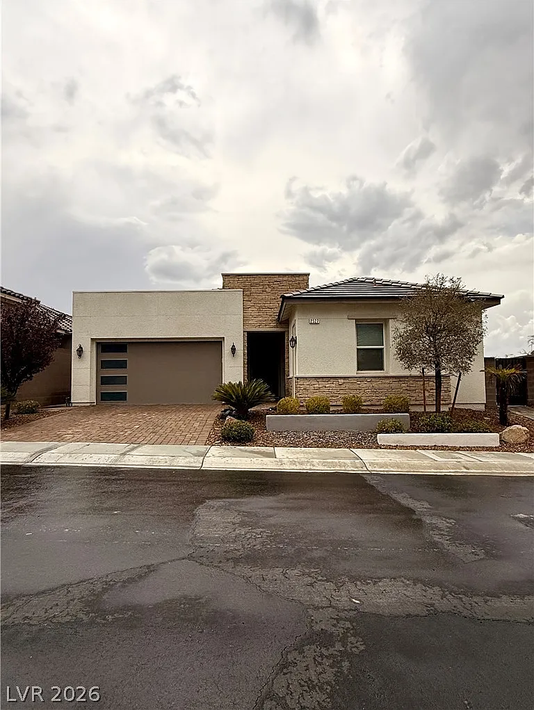 3 bed, 3.5 bath, 2294 sqft, $4,200 — Photo 1