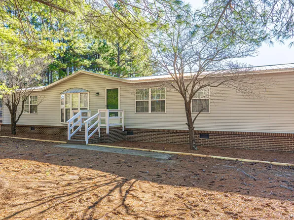 660 Pinebluff Lake Rd, Aberdeen, NC 28315