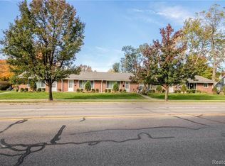 4415 Crooks Rd, Royal Oak, MI 48073