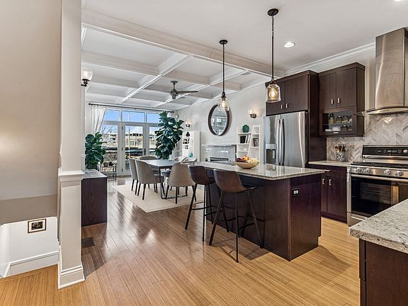 4th image of 1329 W Walton St #1