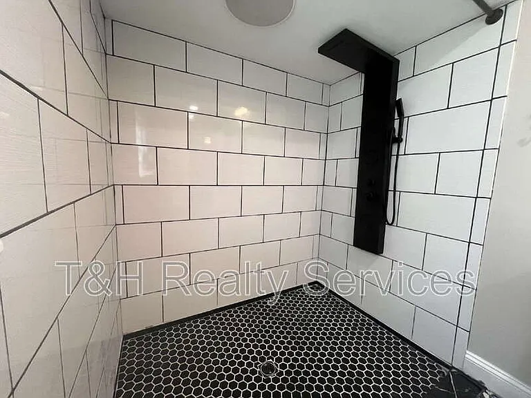 708 N Independence St — Photo 24