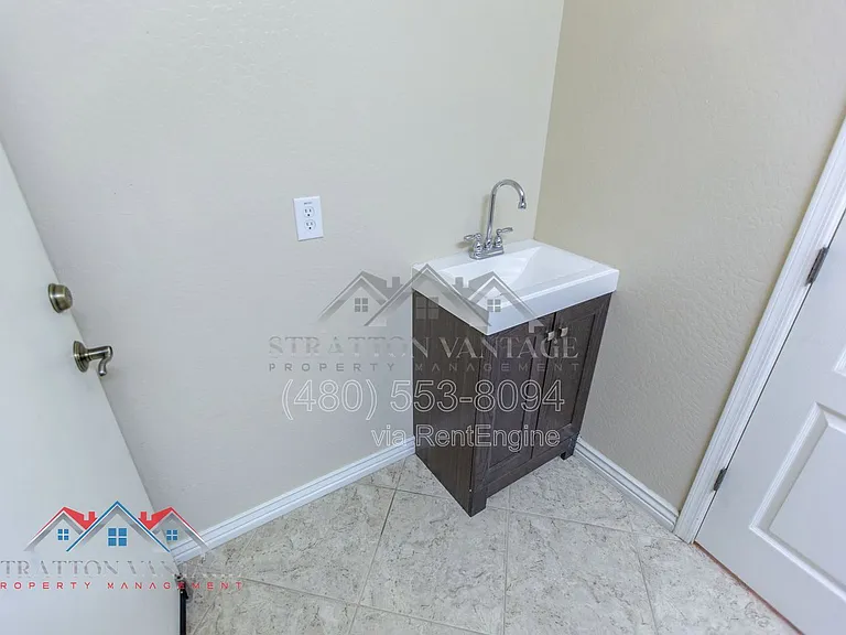 11751 W Daley Ln — Photo 24