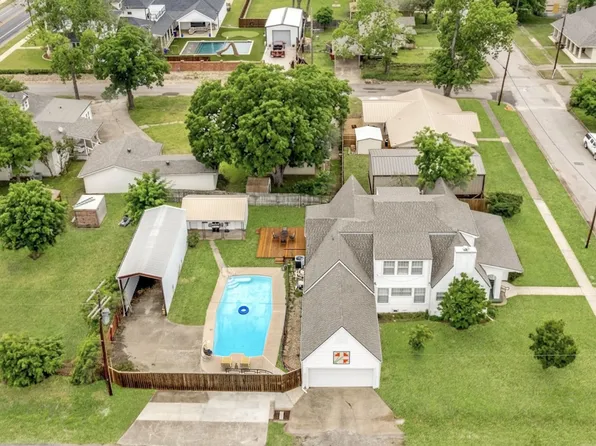 701 Market St E, Honey Grove, TX 75446