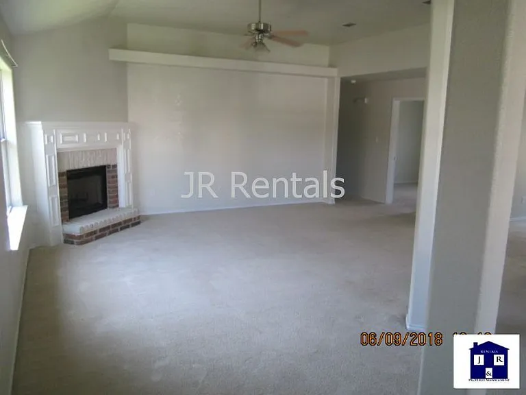 1906 Flagstaff Dr — Photo 29