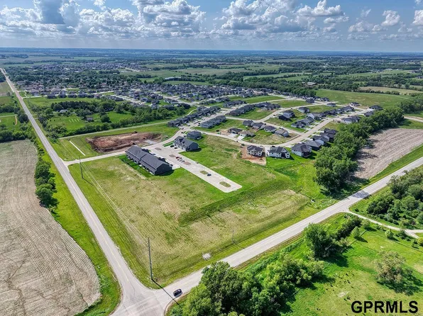 1911 Titan Pl, Hickman, NE 68372