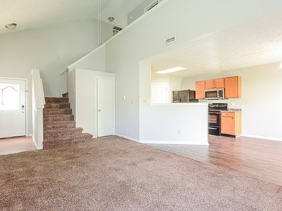 5th image of 4465 Connaught West Dr
