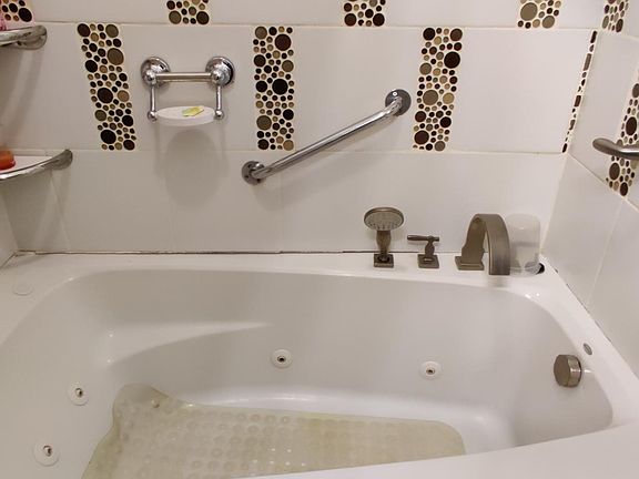 5th image of 2120 Lafayette Ave APT 1