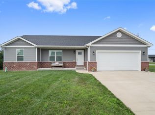302 E Brook Dr, Aviston, IL 62216