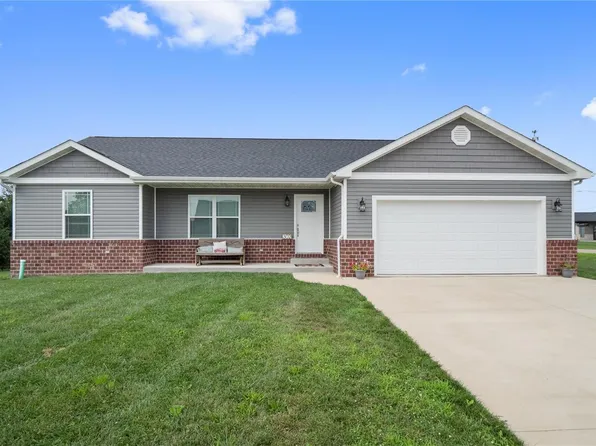 302 E Brook Dr, Aviston, IL 62216