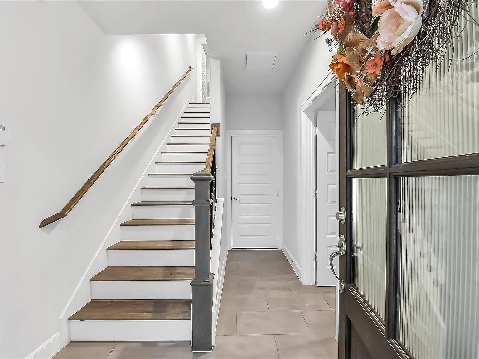 3 bed, 3.5 bath, 1735 sqft, $2,800 — Photo 2